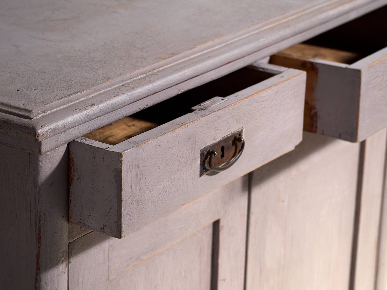 Antique purple chest of drawers (c.1920)