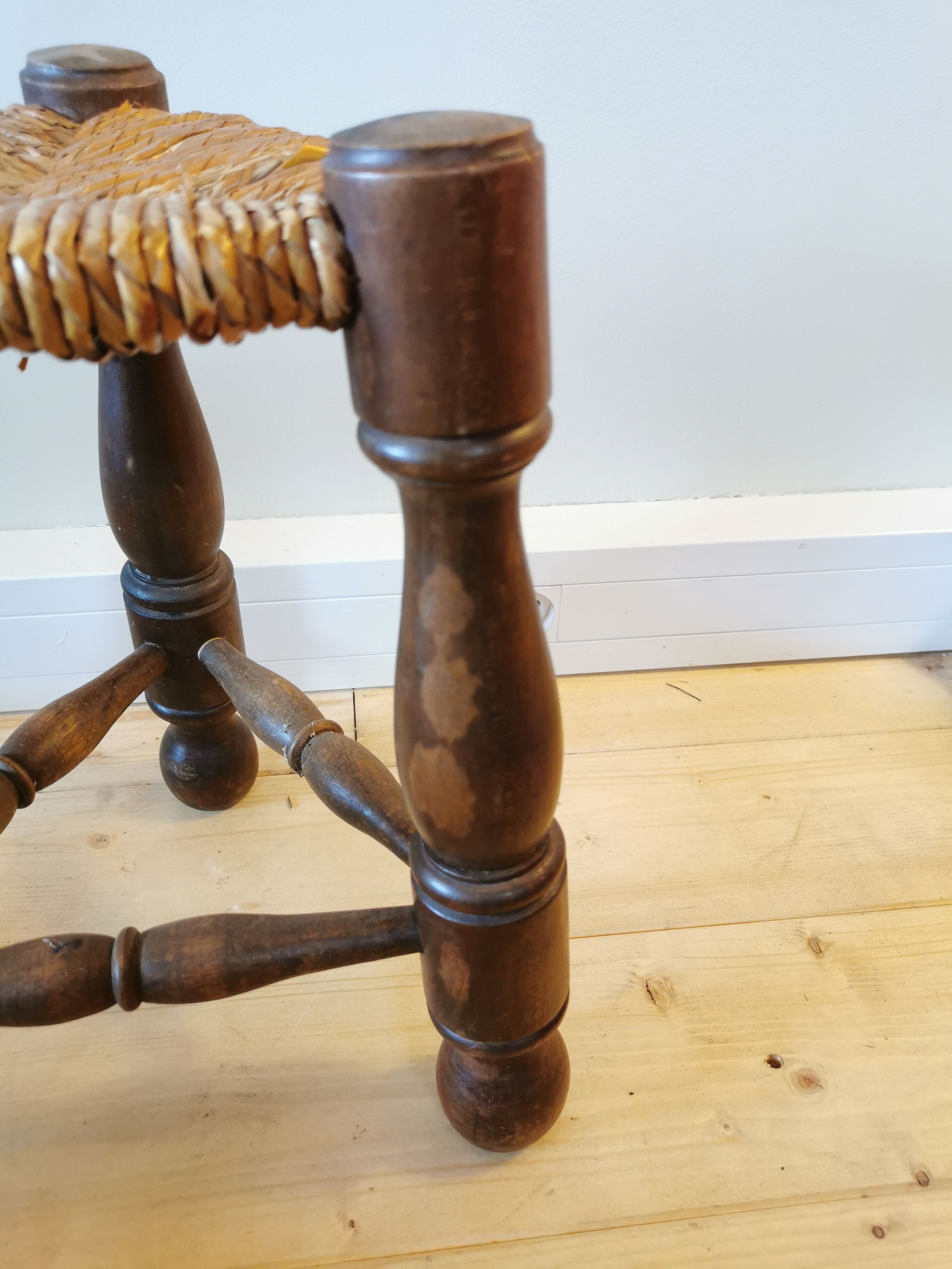 Tabouret tripode paillé des années 50