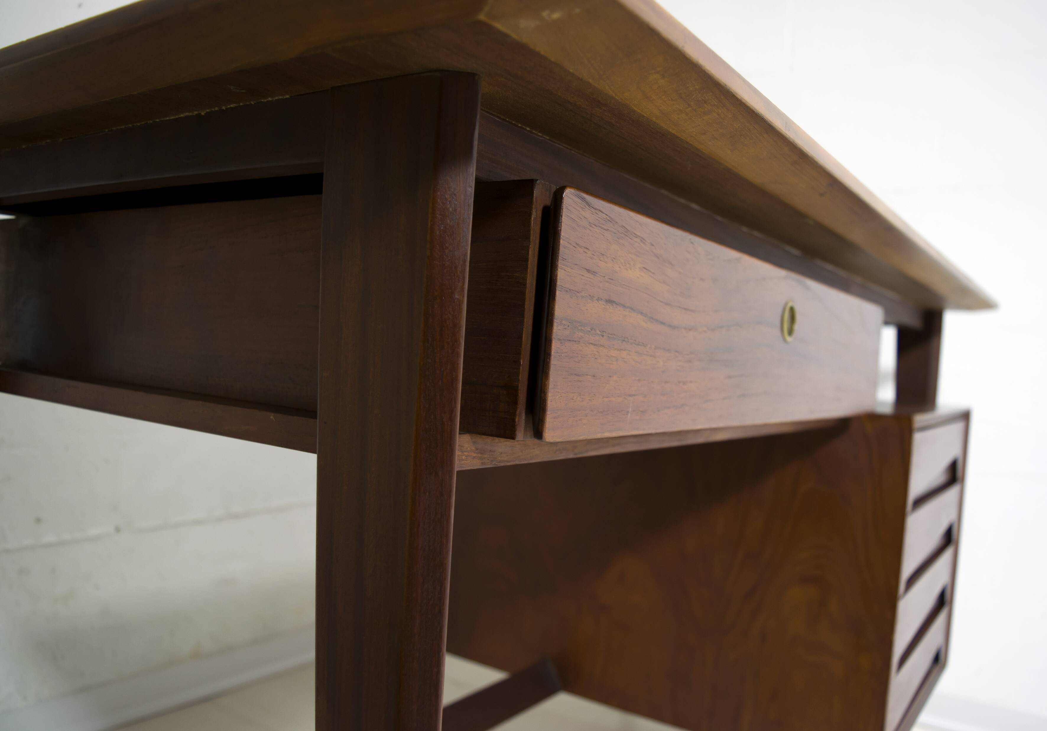 Vittorio Dassi Mid-Century Italian Teakwood Writing Desk and Chair, 1950