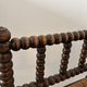 Chaise d’angle ancienne en bois tourné, assise en paille, style rusti