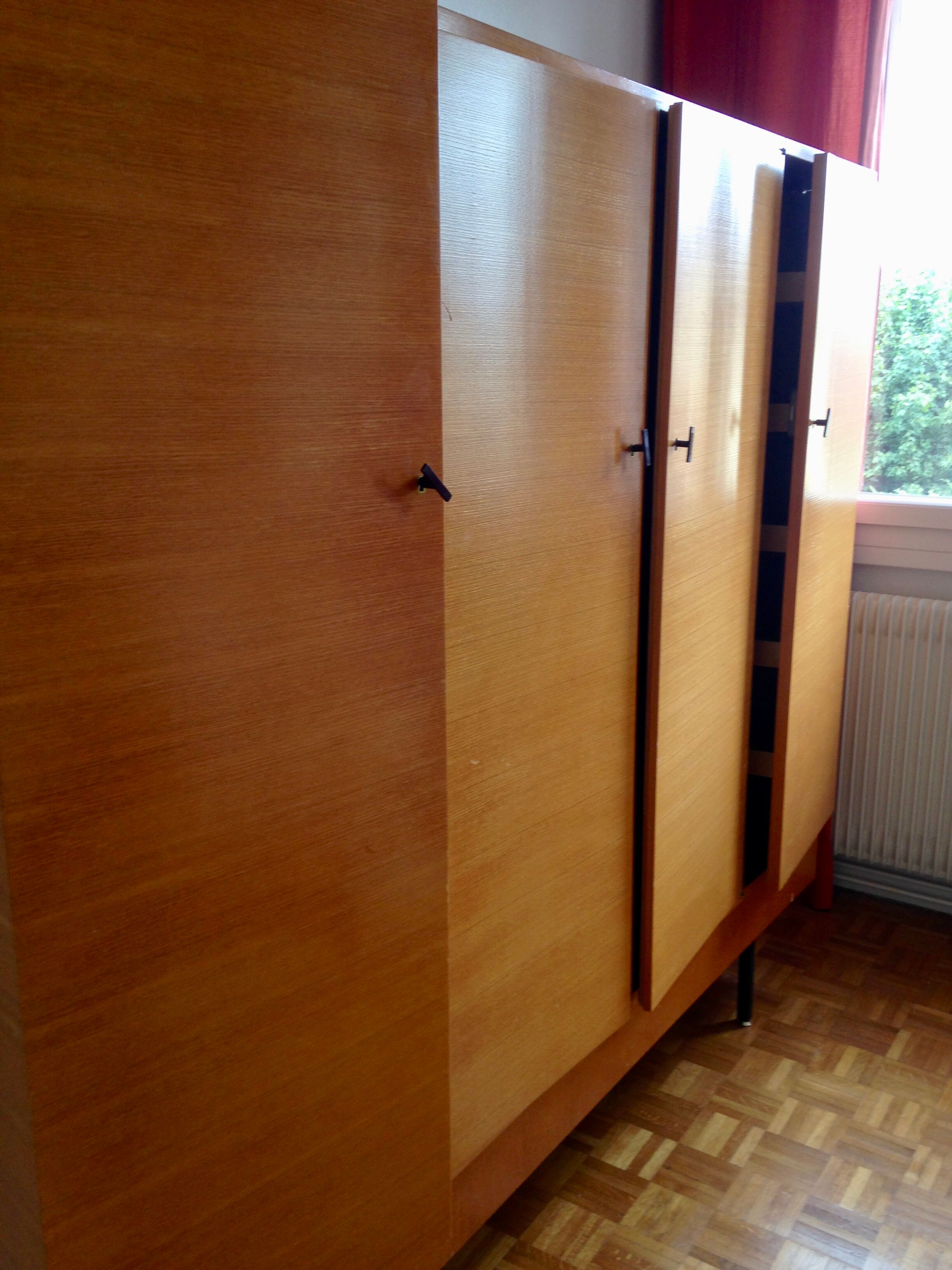 Armoire en frêne doré Guermonprez 4 portes 1950