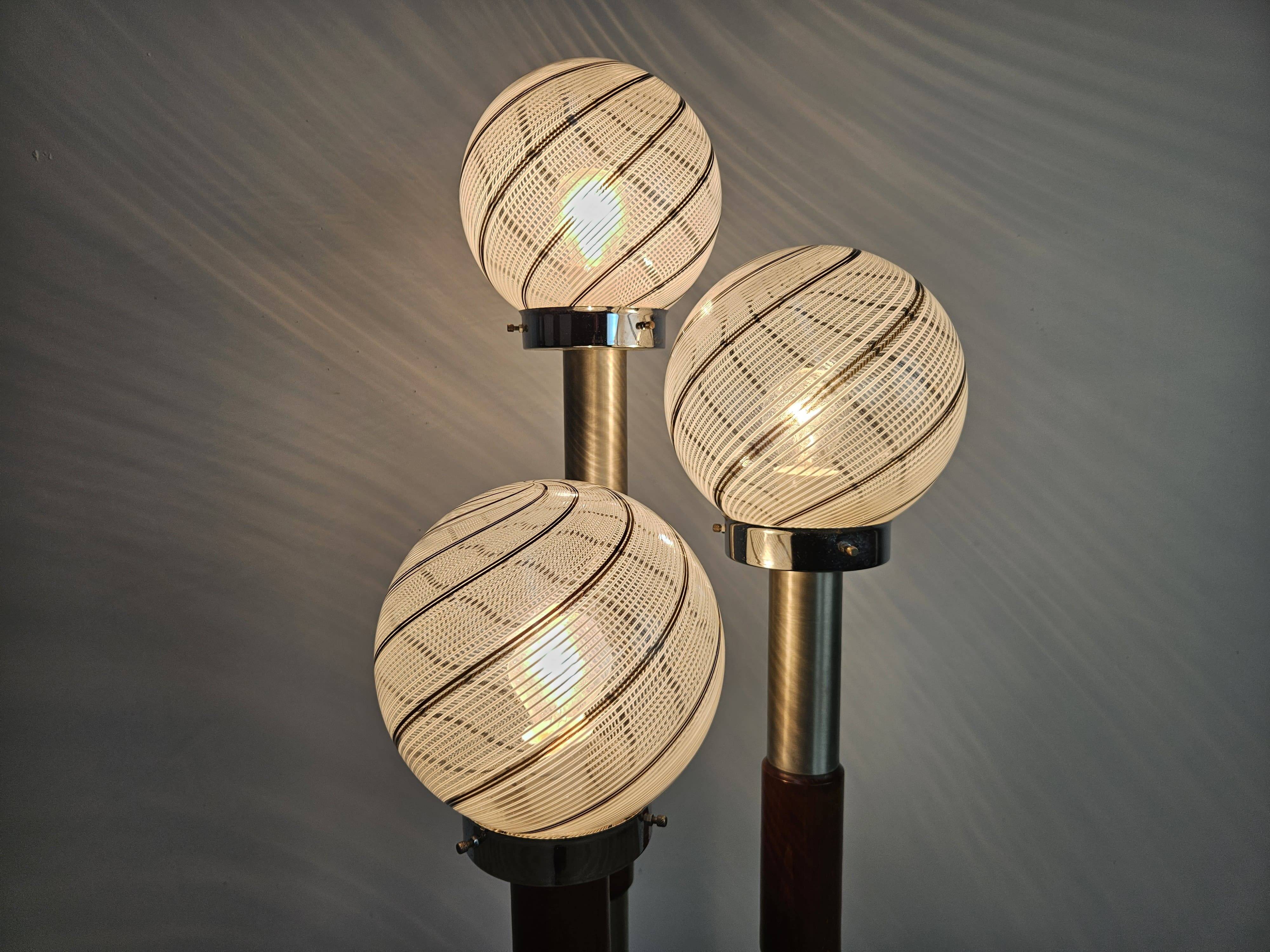 Lampadaire tourbillon en verre de Murano avec trois points lumineux milieu du siècle années 70