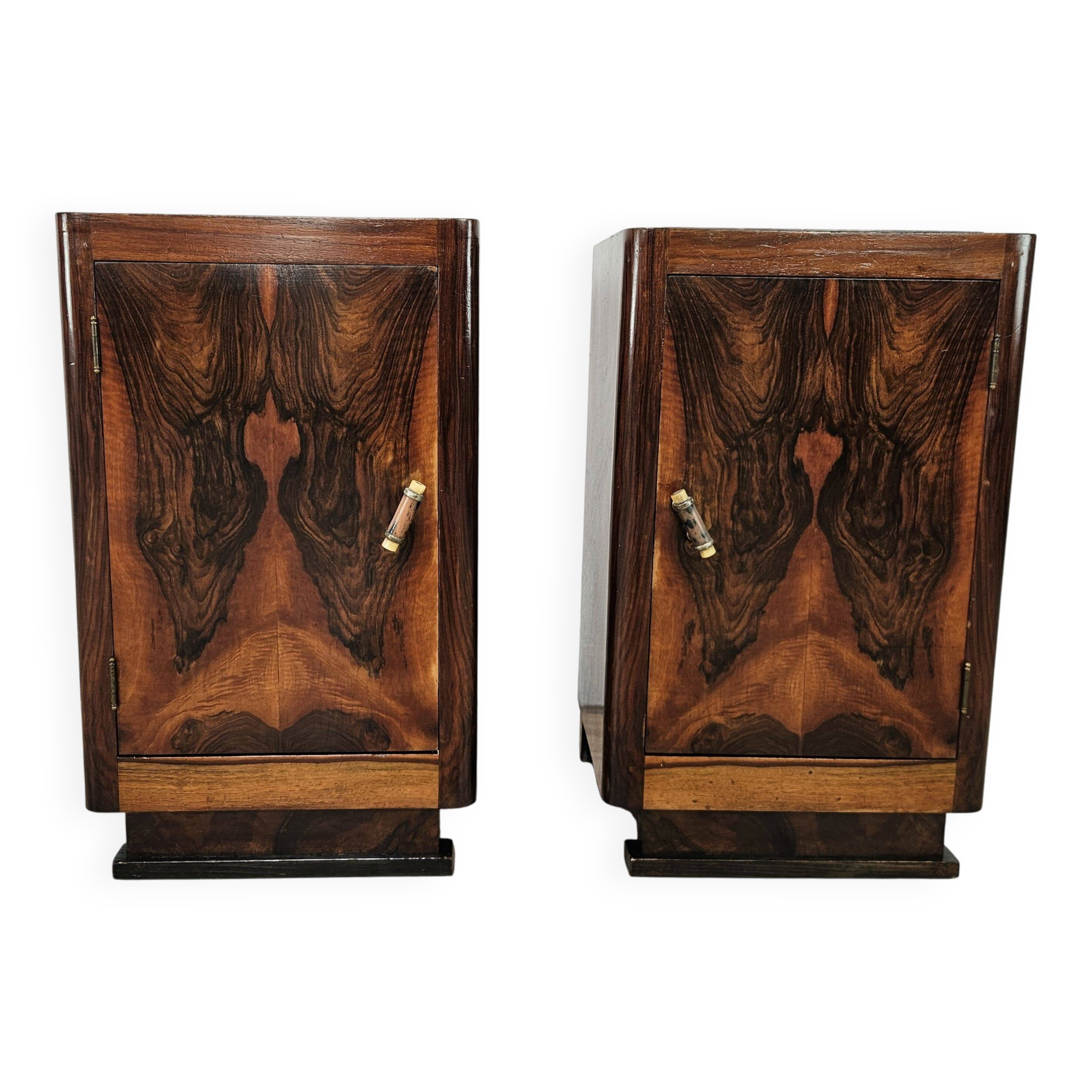 Pair of 1930s Art Deco bedside tables in walnut burl with marble top