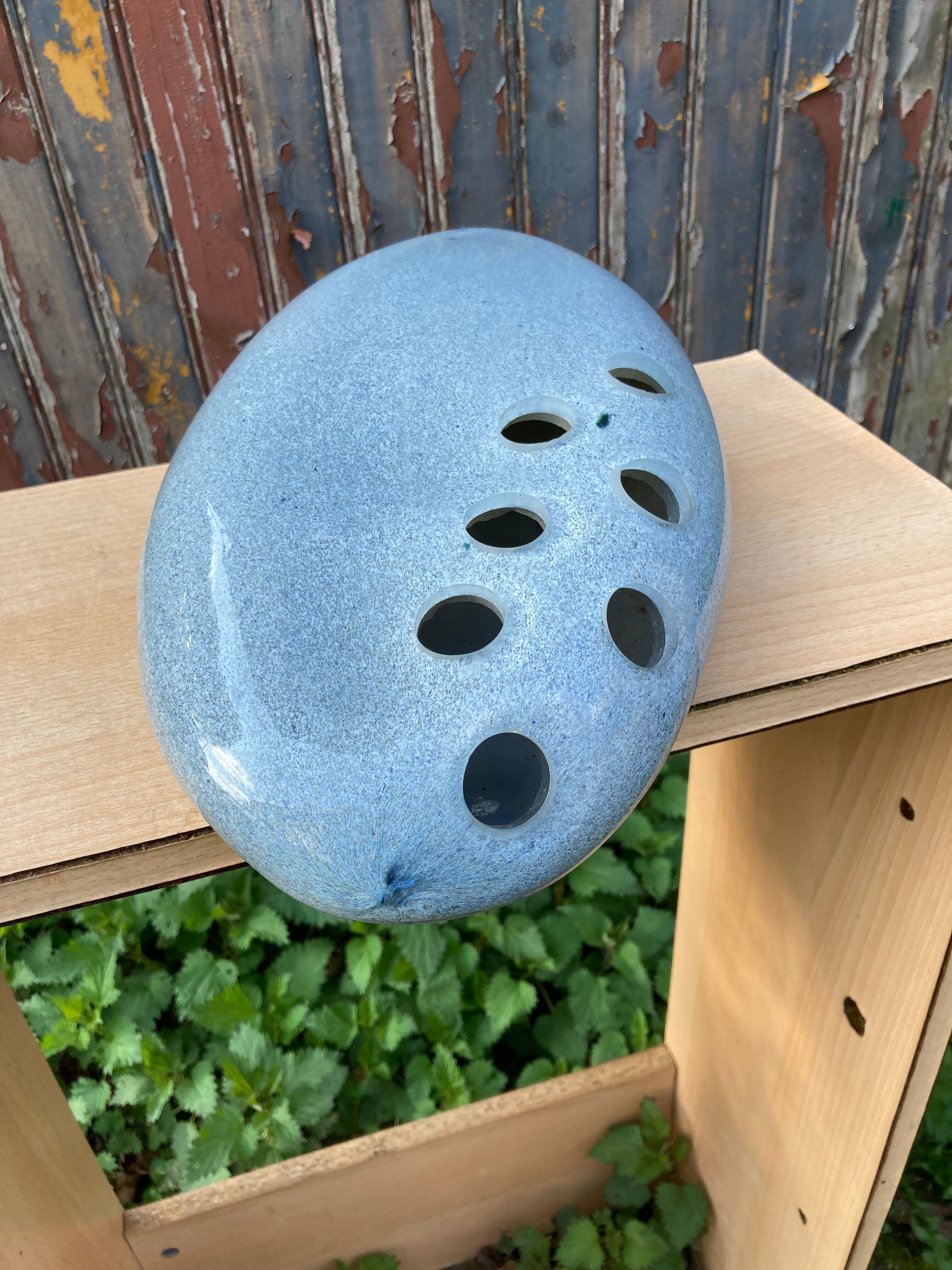 Pique glass flowers, hick double glass paste in the shape of a pebble