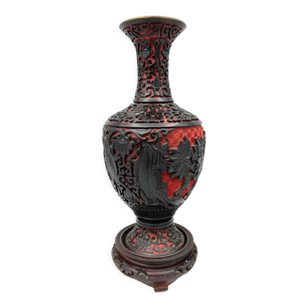 Vase ancien en laque de cinabre Chine Milieu XXe Rouge et noir Laiton Nous vendons ce vase chinois en laq