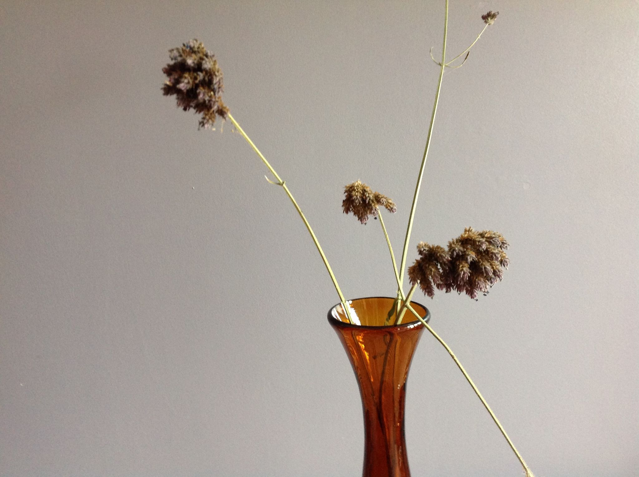 Vase en verre ambre