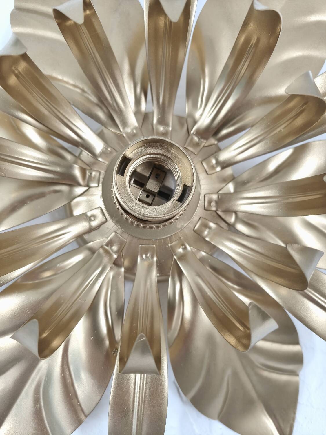 Gold metal flower wall light