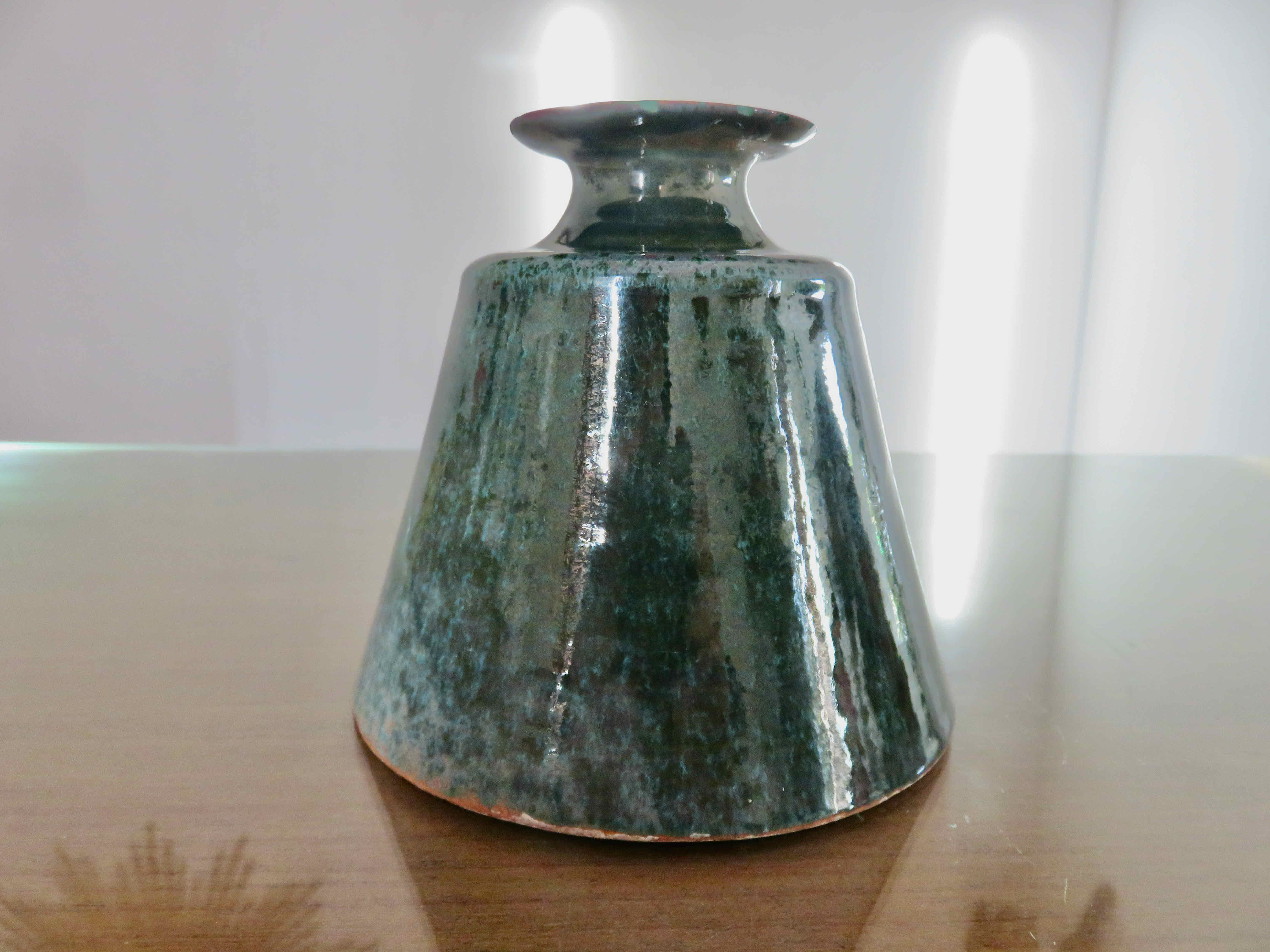 Vase en céramique dans les tons verts