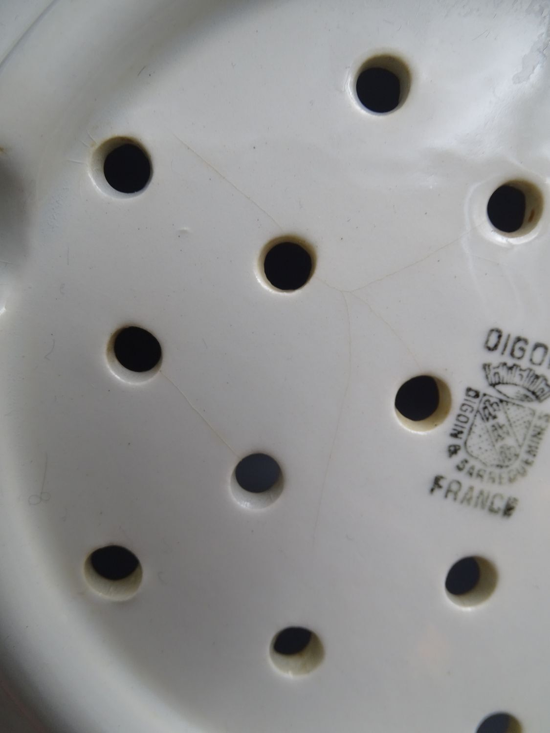 Digoin white earthenware strawberry drain plate - circa 1950 - Vintage