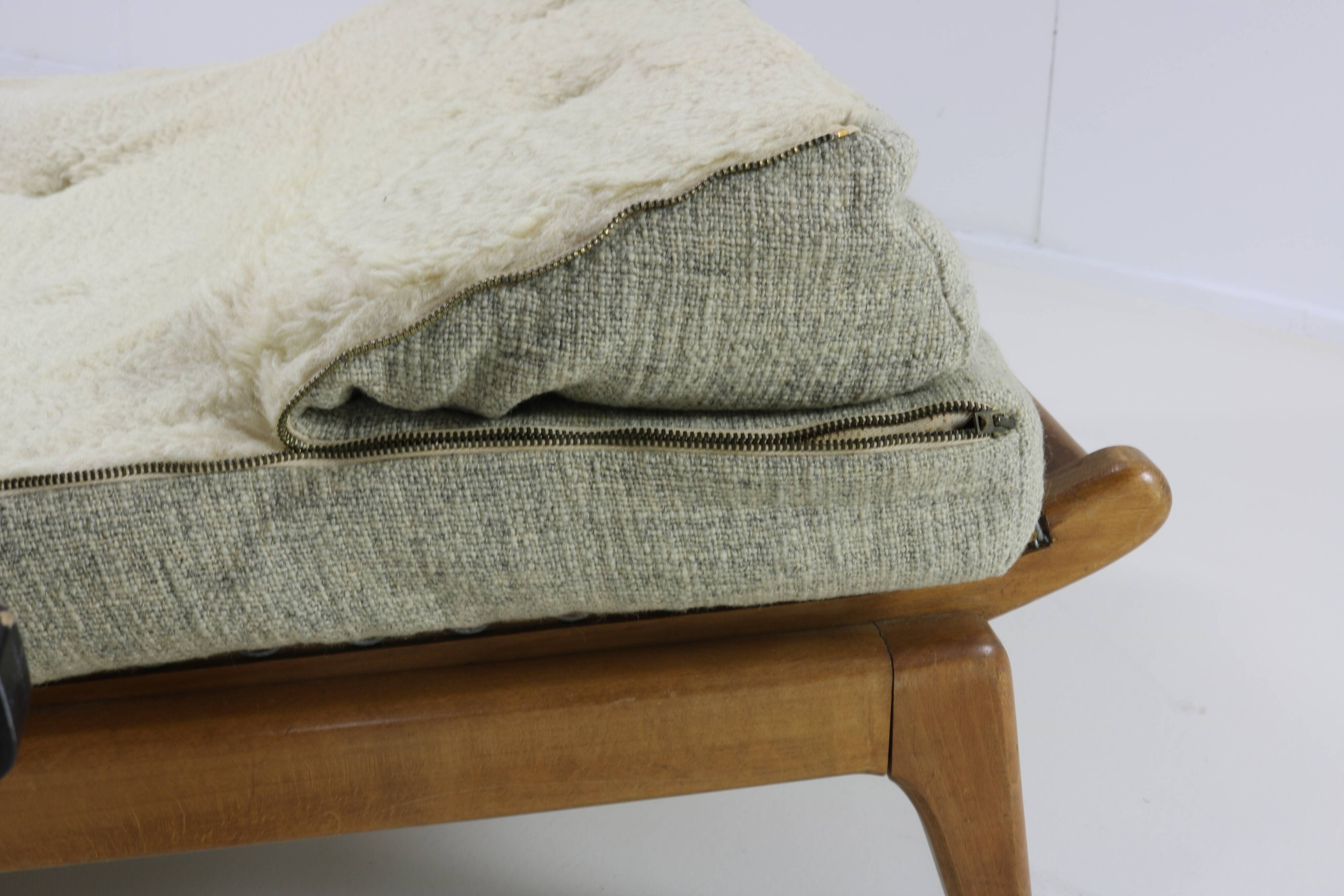 Midcentury french design fauteuil / day bed by George Tigien