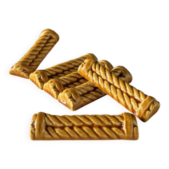 Woven ceramic knife holder