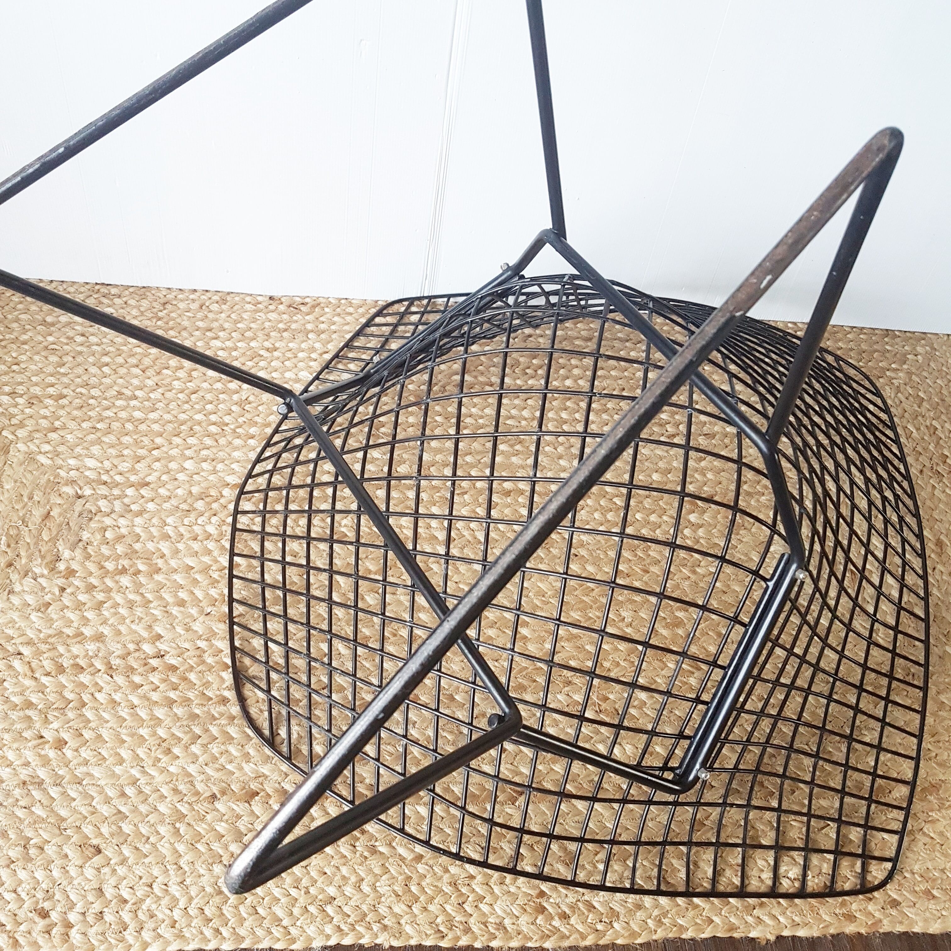 Diamond armchair by Harry Bertoia