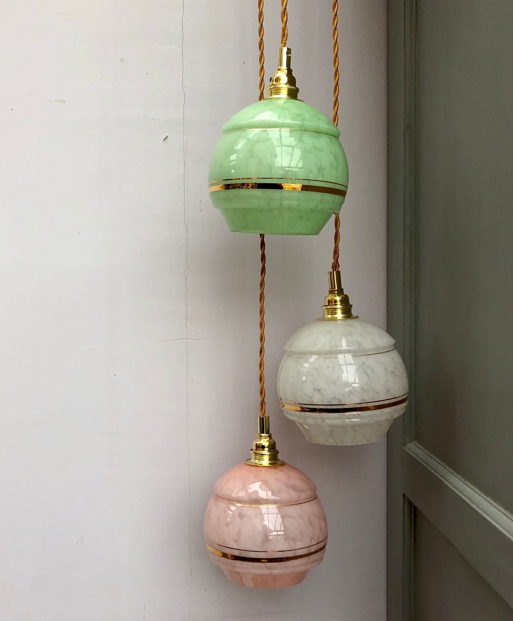 Suspension cascade three lights vintage globes in clichy glass pink white and green