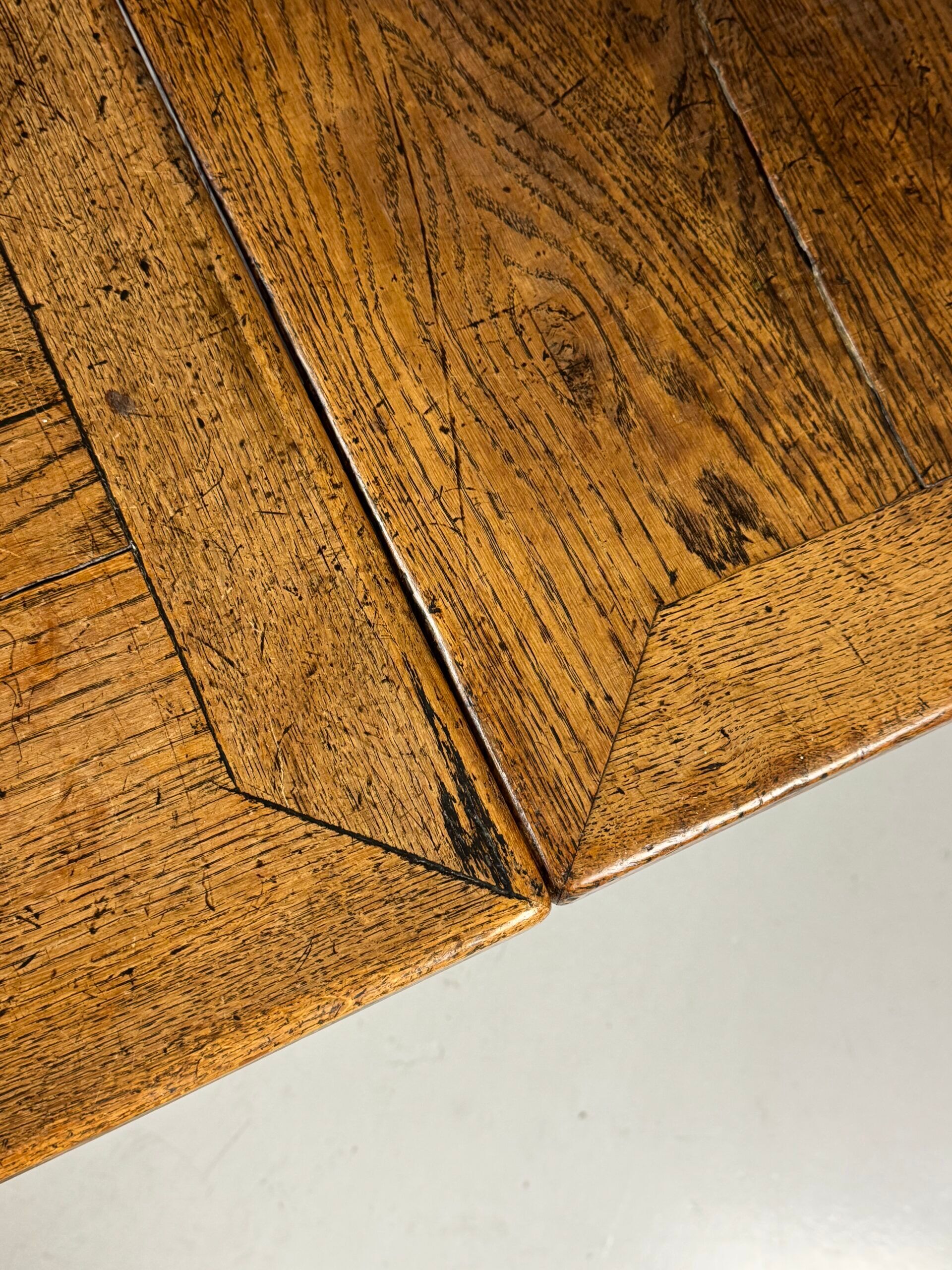 English extendable table ca. 1700