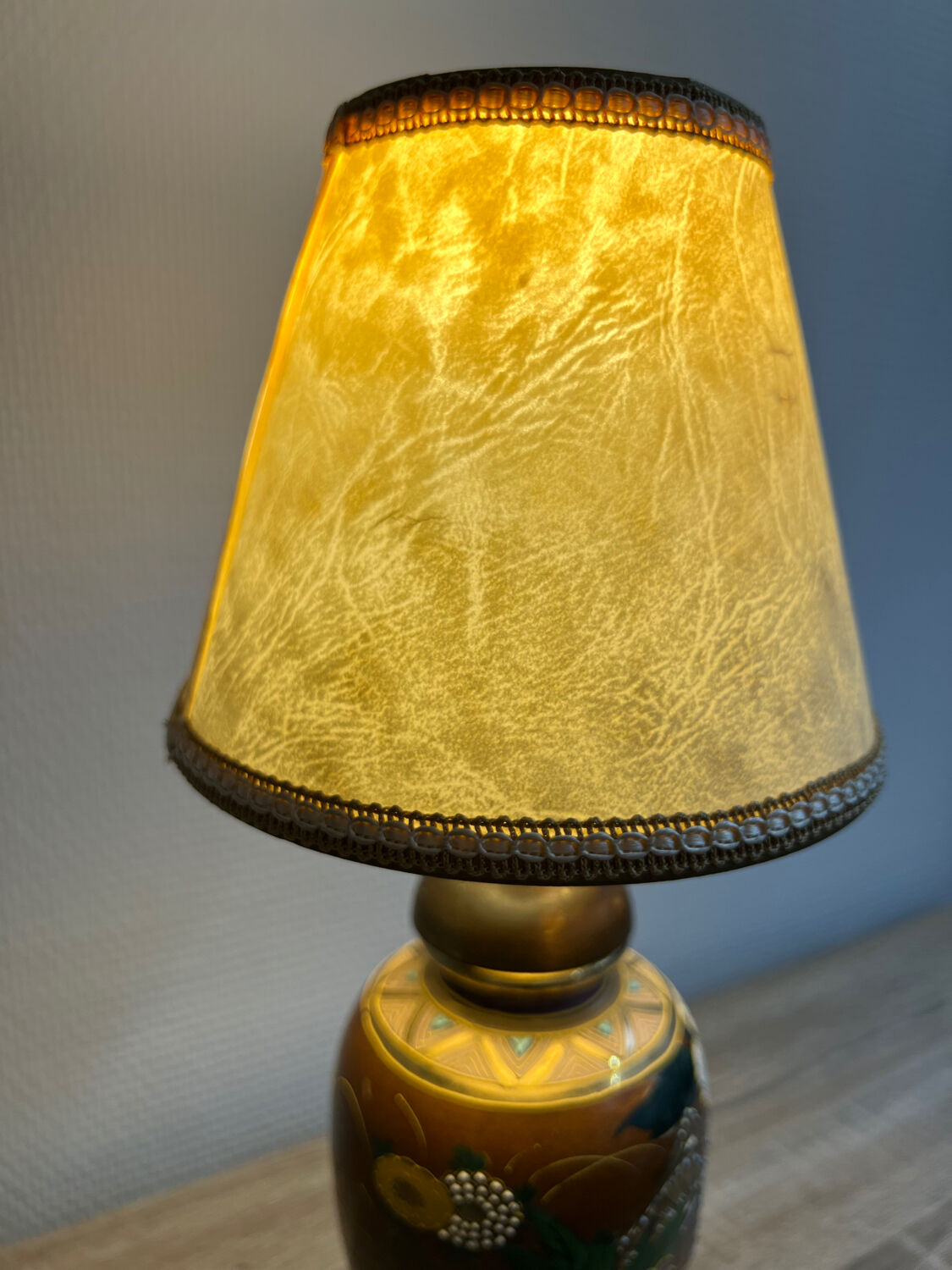 Table lamp, hand-painted ceramic foot