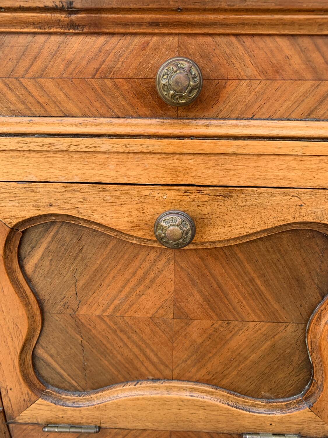 Louis XV bedside tables in beige marble