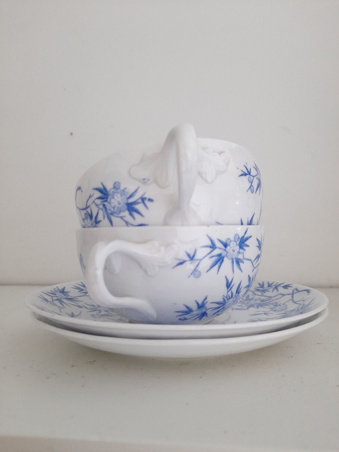 2 tea cups fine porcelain Sarreguemines