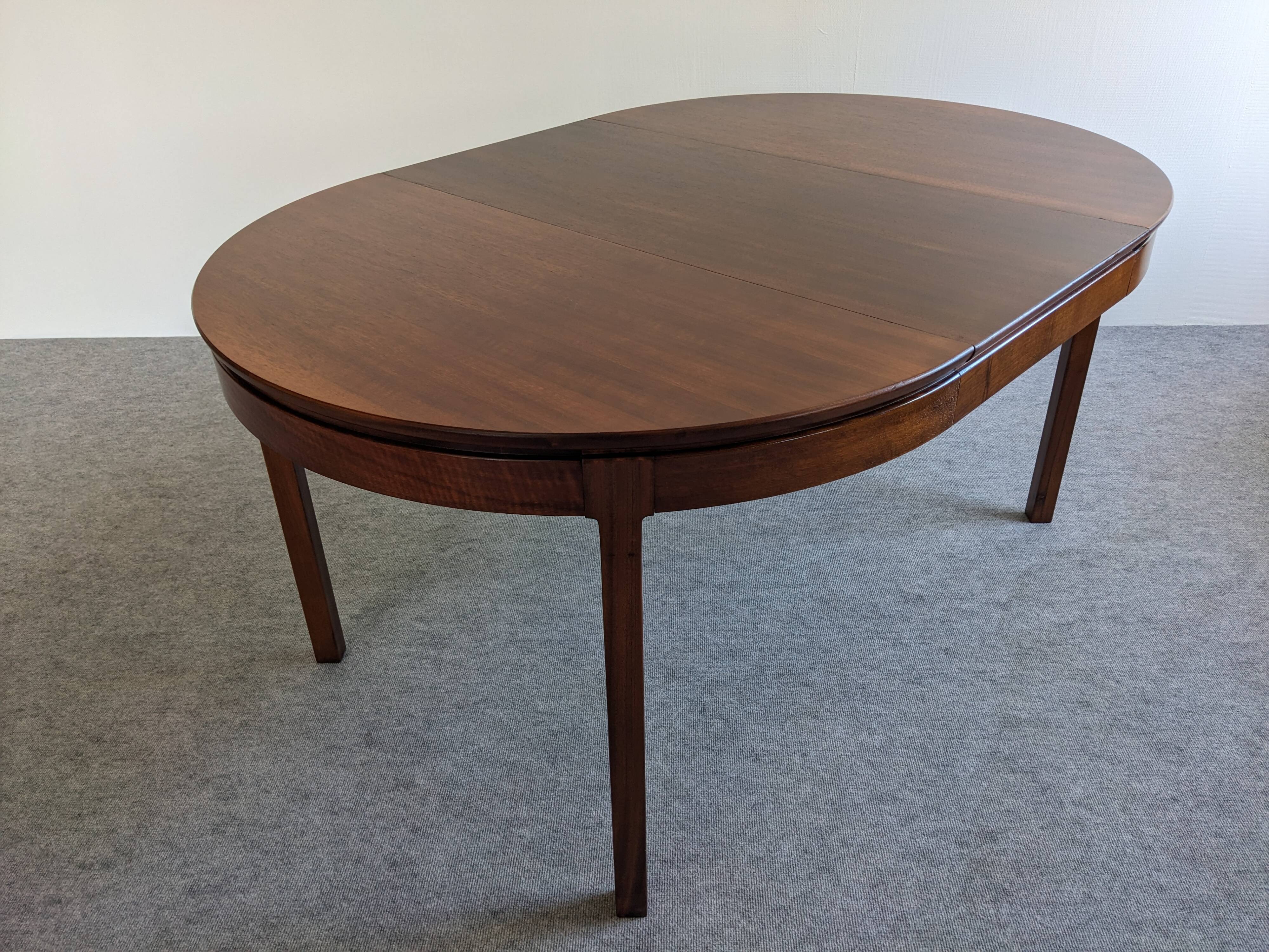 Extendable teak dining table from the 60s/70s
