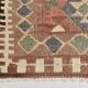 Tapis runner vintage kilim, tons rouges et beiges, motifs géométriques