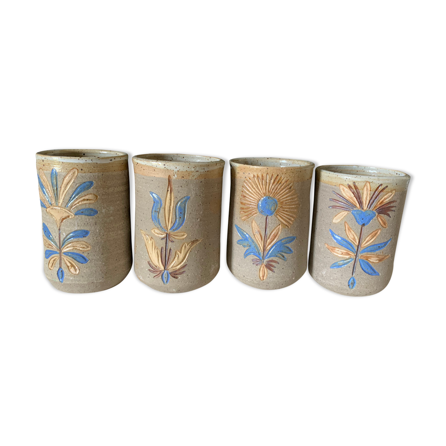 4 ceramic mugs