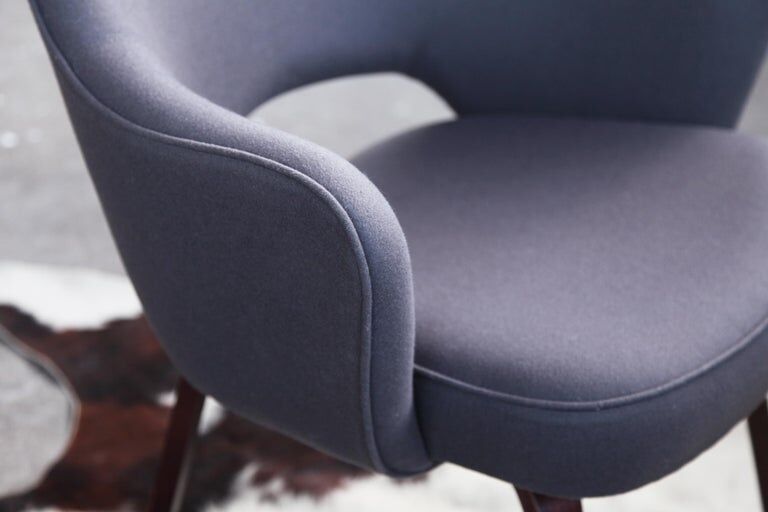 Eero Saarinen Knoll armchair upholstered in grey wool from the middle of the century