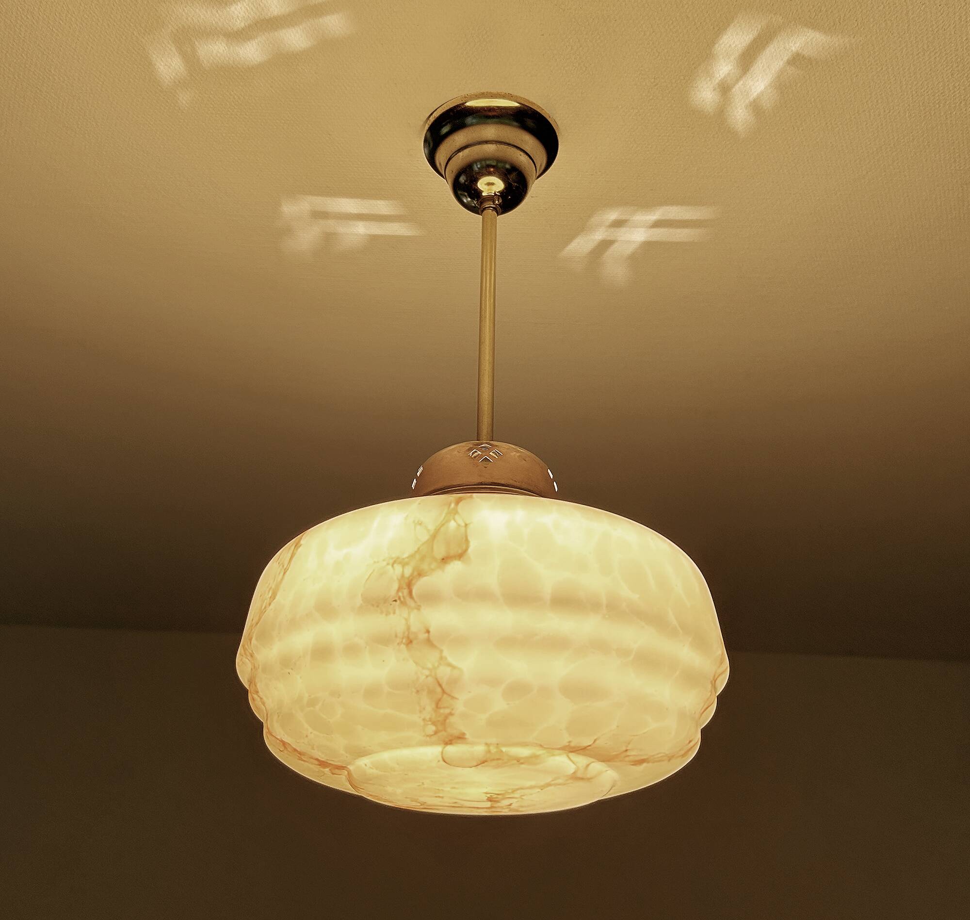 Suspension Art Déco en verre marbré