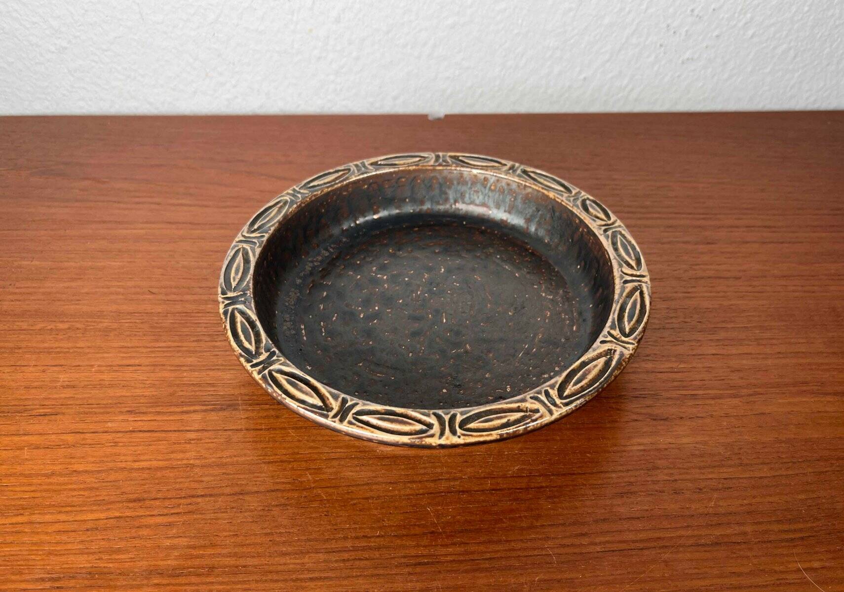 Danish pottery bowl in mid-century Lovemose style, 1960s.