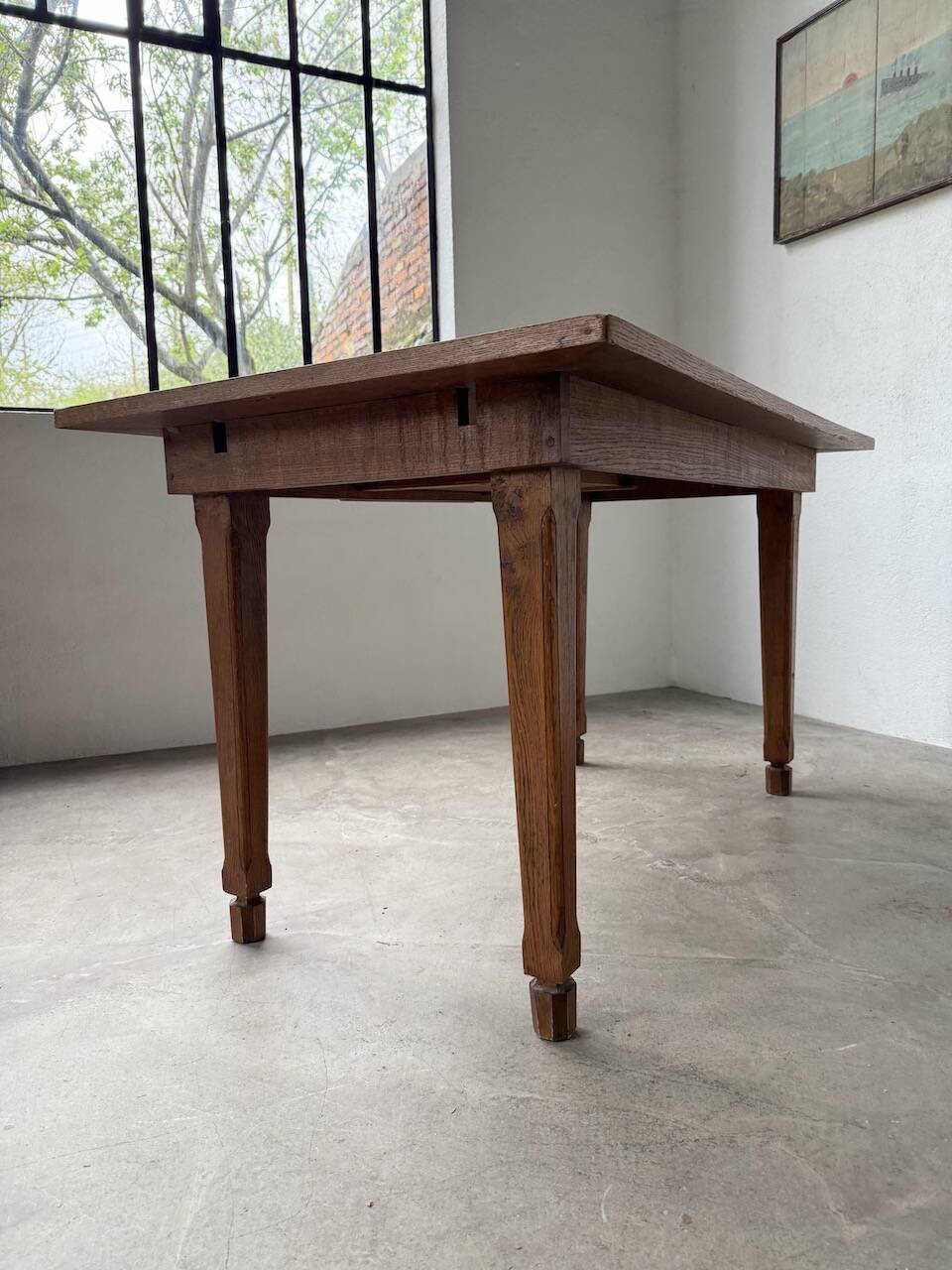 Extendable farmhouse table in oak