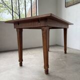 Extendable farmhouse table in oak