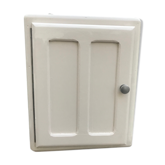 Medicine cabinet