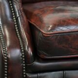 Set of two marbled cowhide leather Chesterfield armchairs in English style