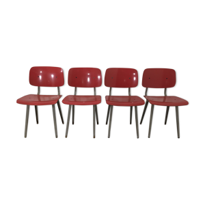 chaises modèle Revolt