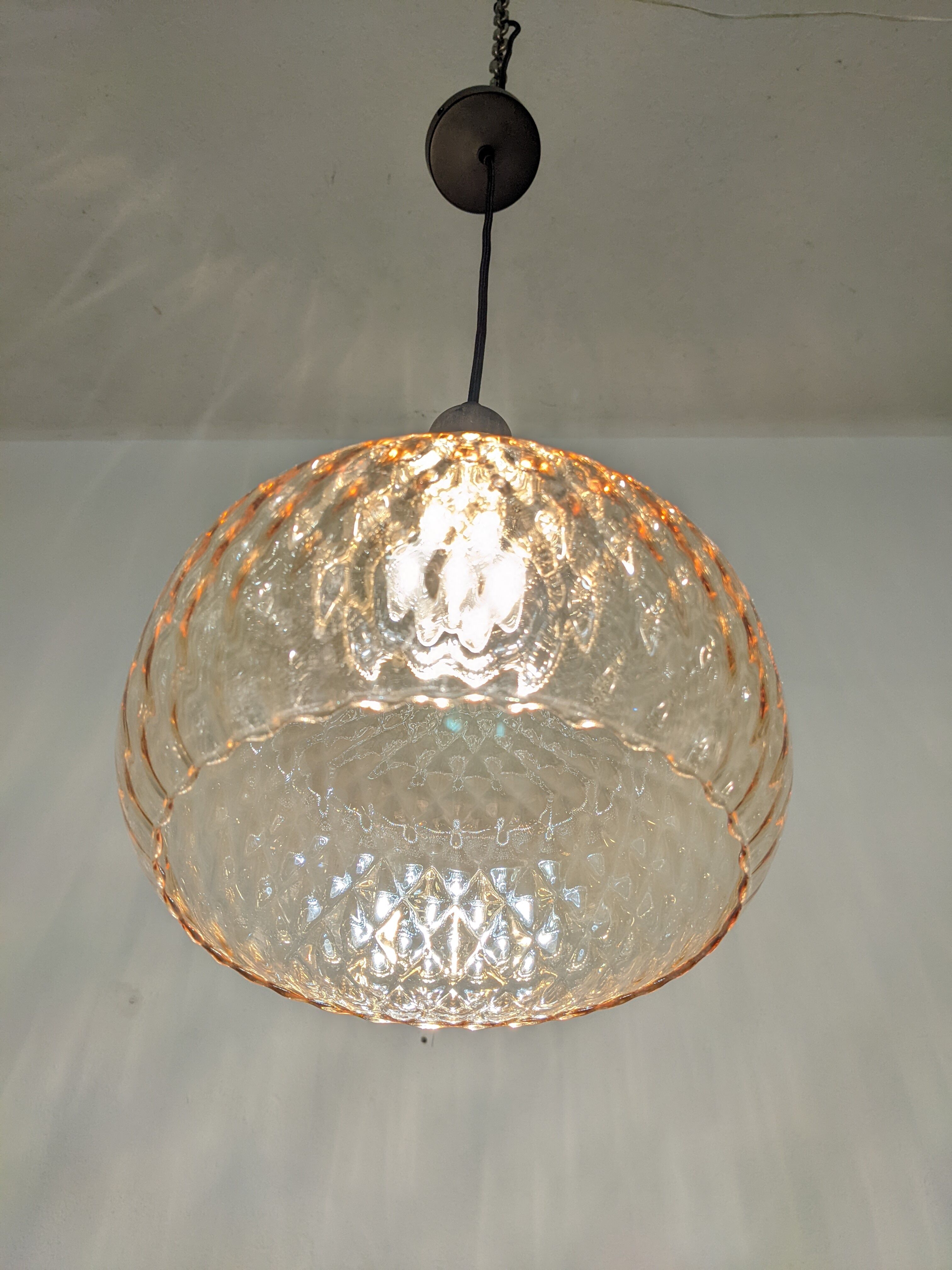 Amber crystal suspension from the 60s/70s