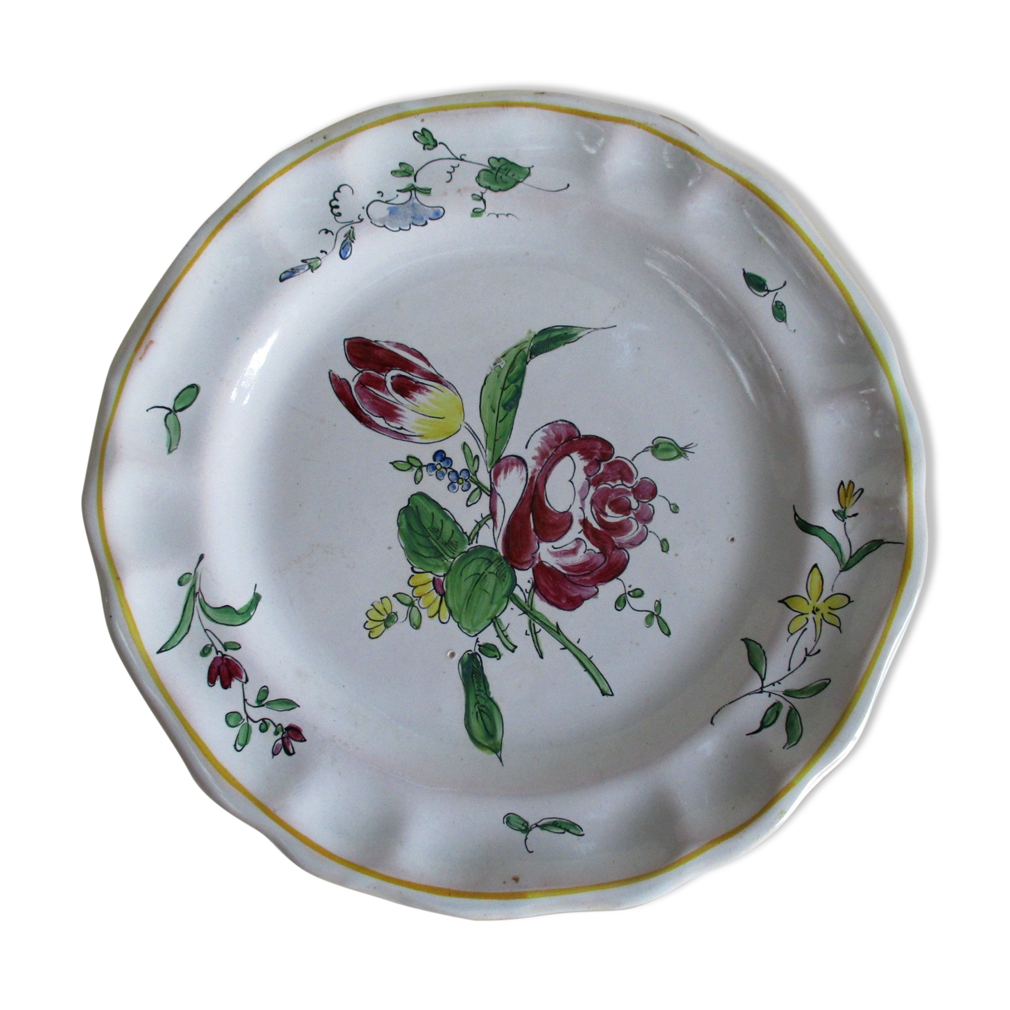 Ceramic plate floral decoration