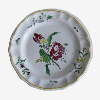 Ceramic plate floral decoration
