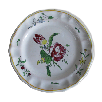 Ceramic plate floral decoration