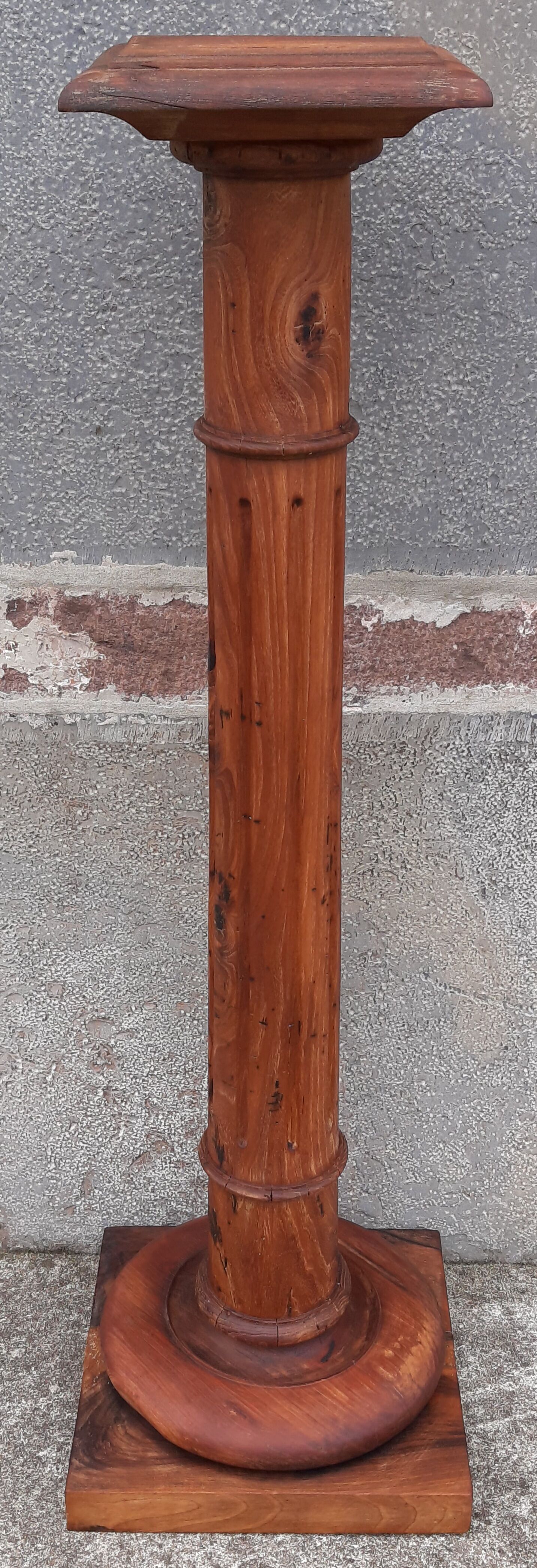 Colonne sellette en bois