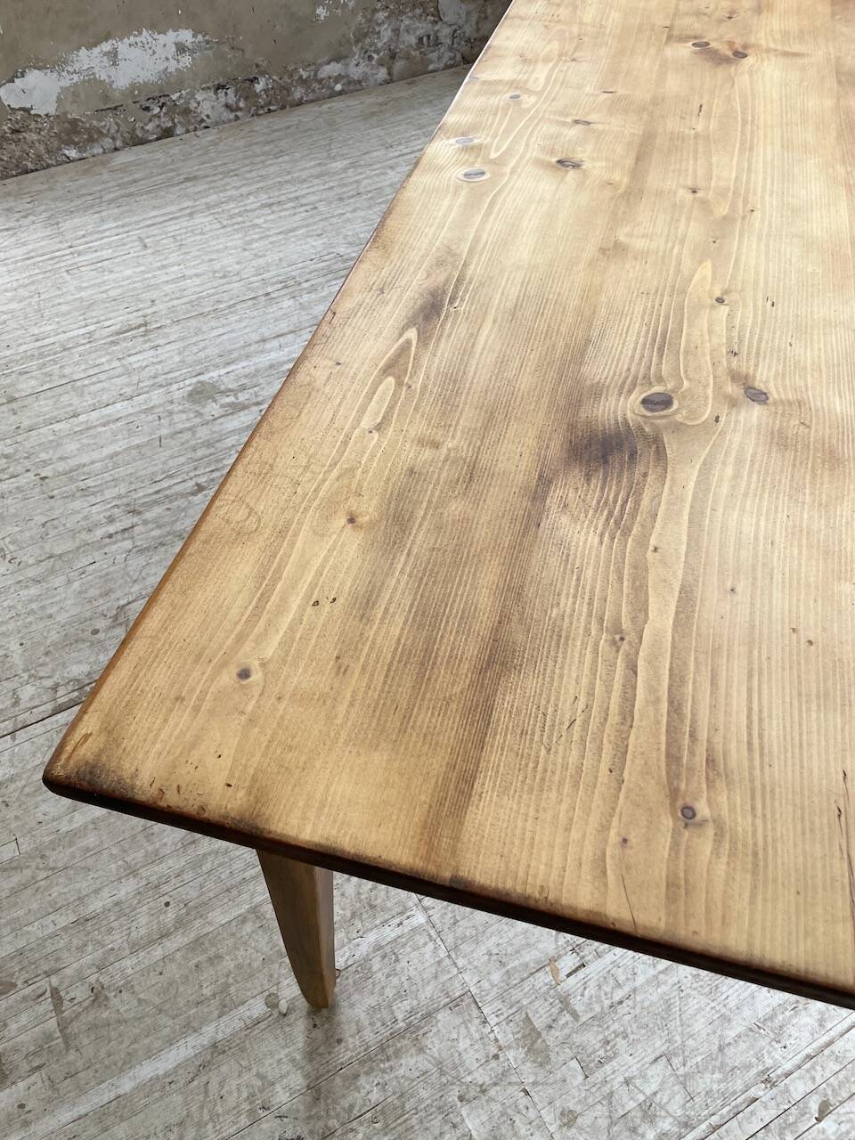 Farmhouse table with spindle legs 2.50m