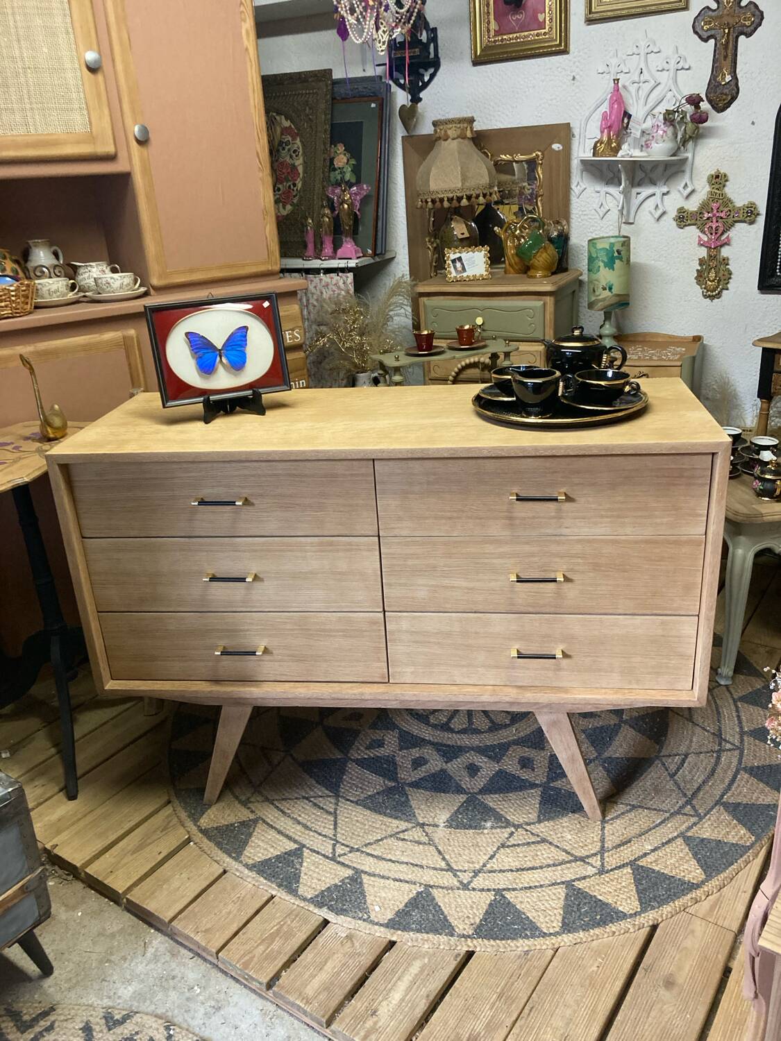 Buffet vintage ligne scandinave pieds compas