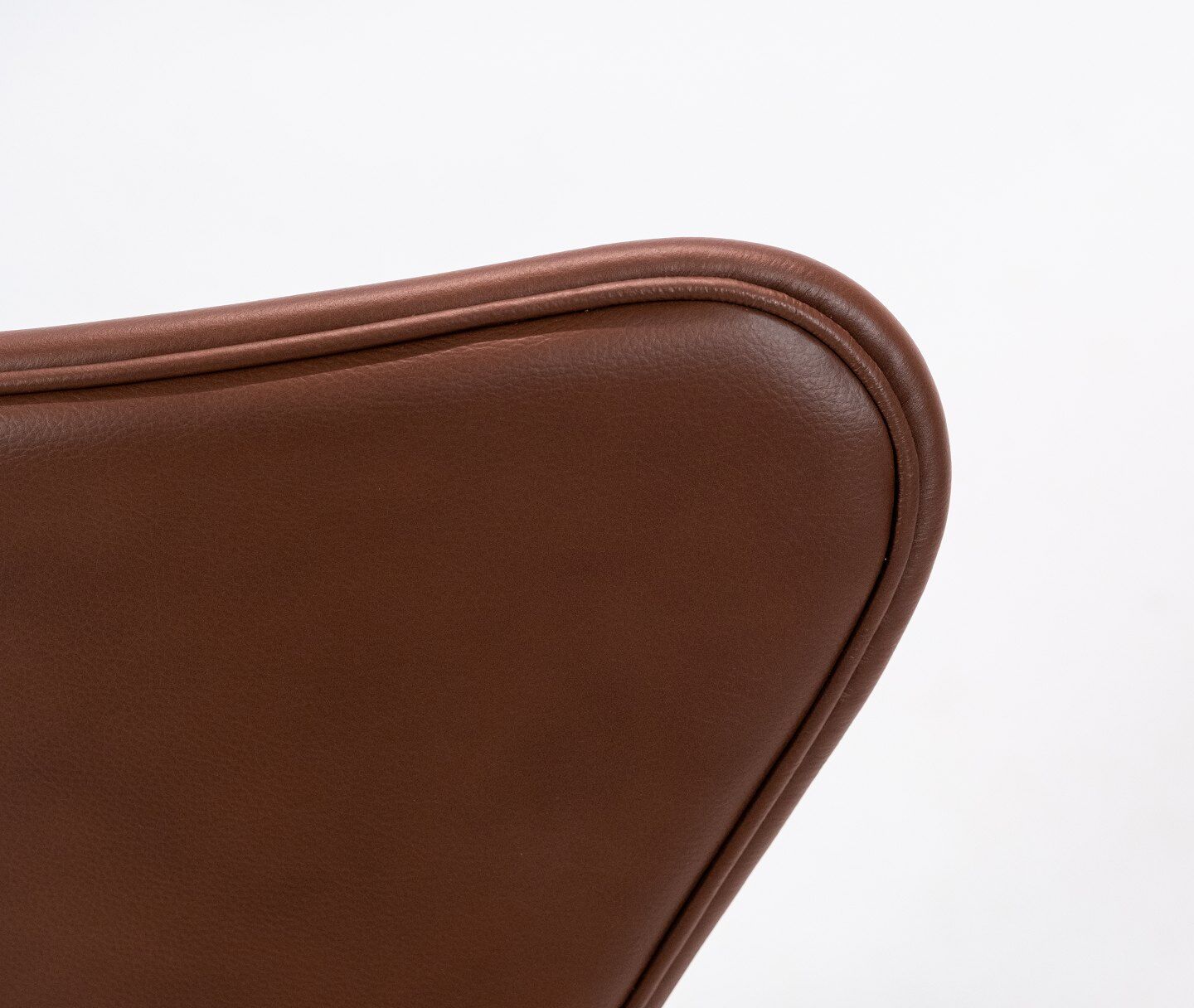 Set of 4 chairs, model 3107, designed by Arne Jacobsen and manufactured by Fritz Hansen