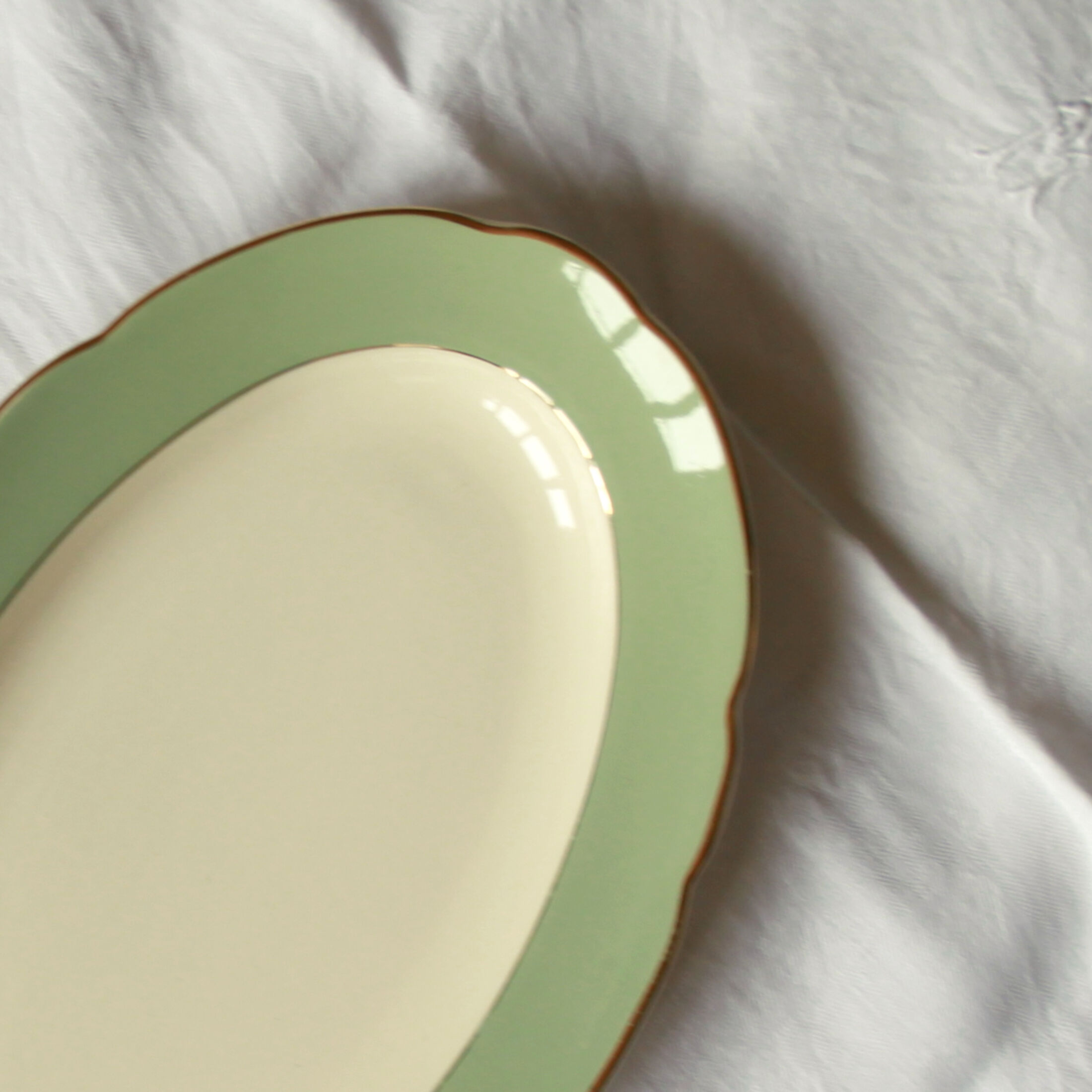 Serving dish oval Villeroy and Boch green and gold border