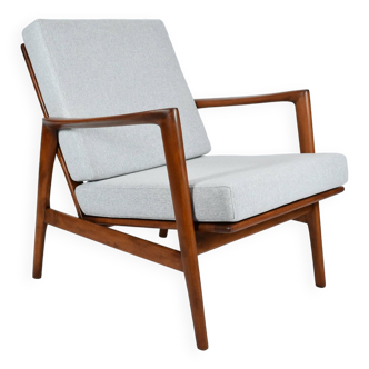 Spectaculaire fauteuil rénové, tissu gris clair, années 1960, usine de meubles Swarzedzka