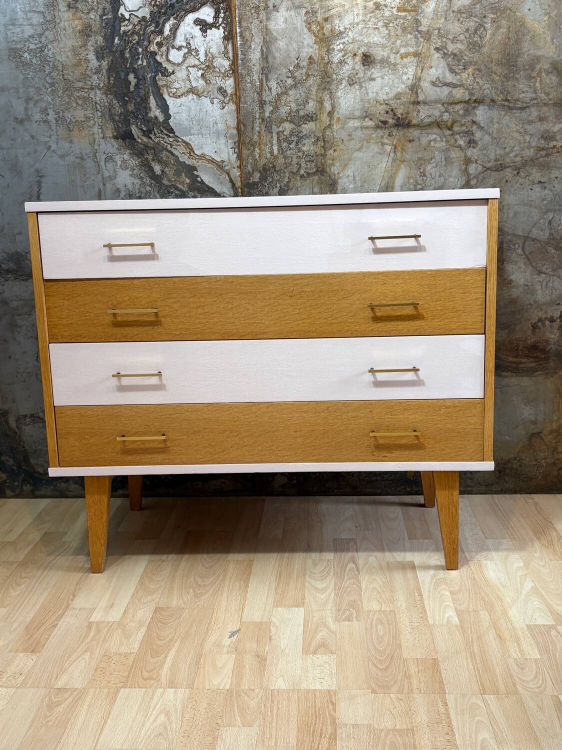 Commode en chêne & rose poudré