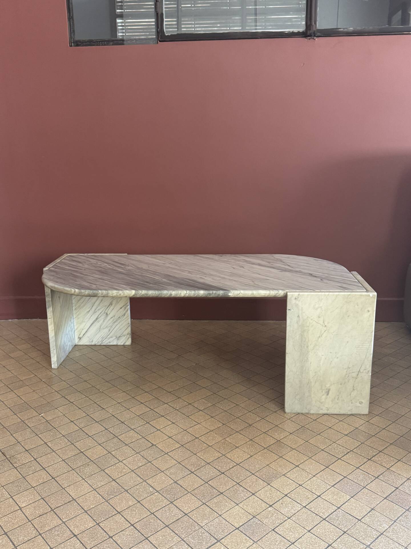 Table basse en marbre de carrare rochebobois