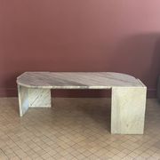 Table basse en marbre de carrare rochebobois