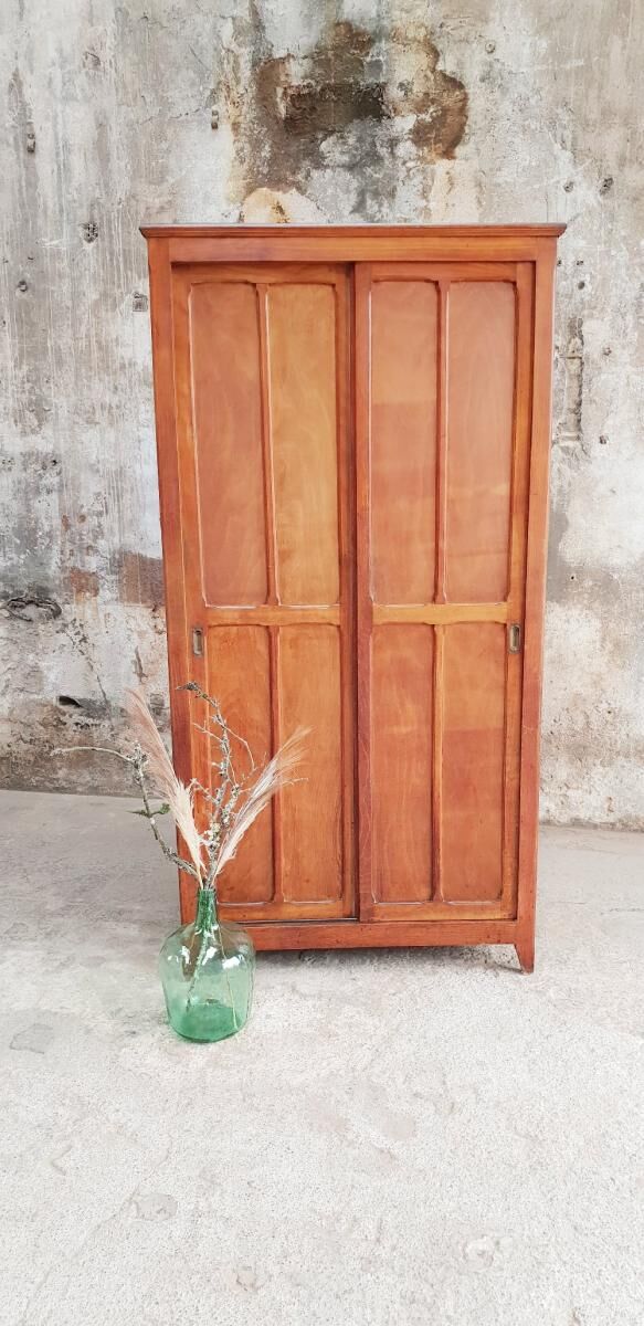 Parisian wardrobe with sliding doors