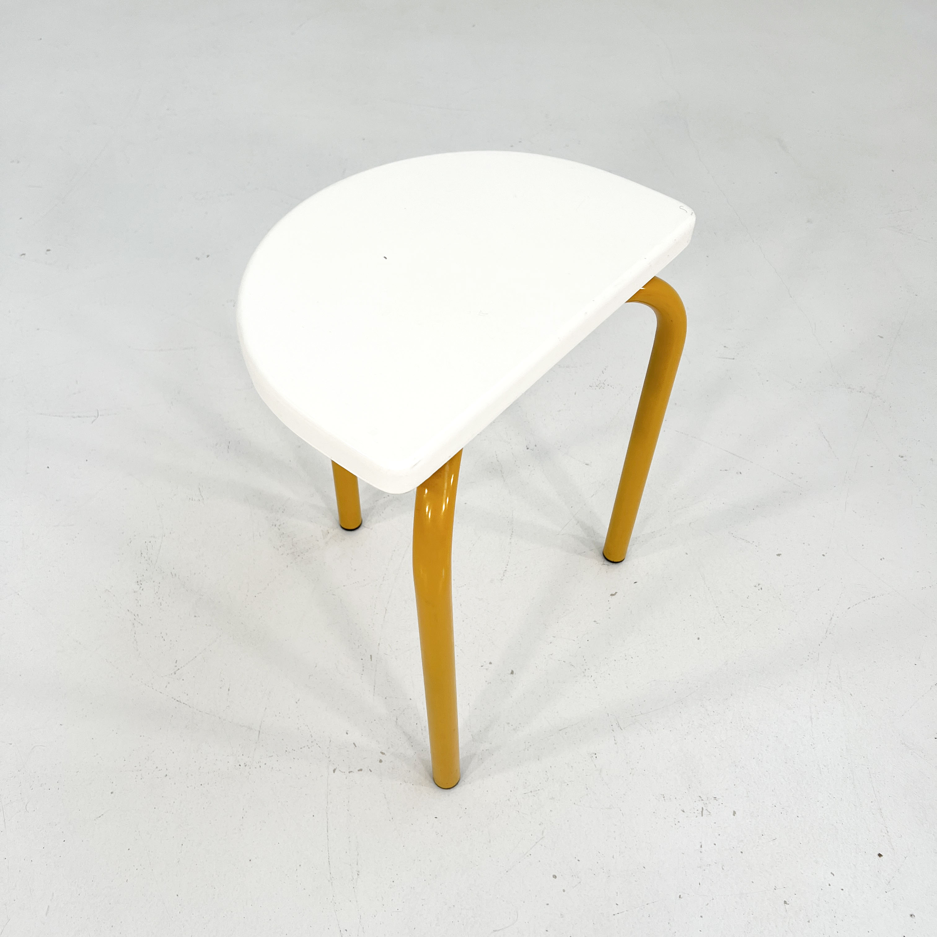 Tabouret tubulaire jaune,1970s