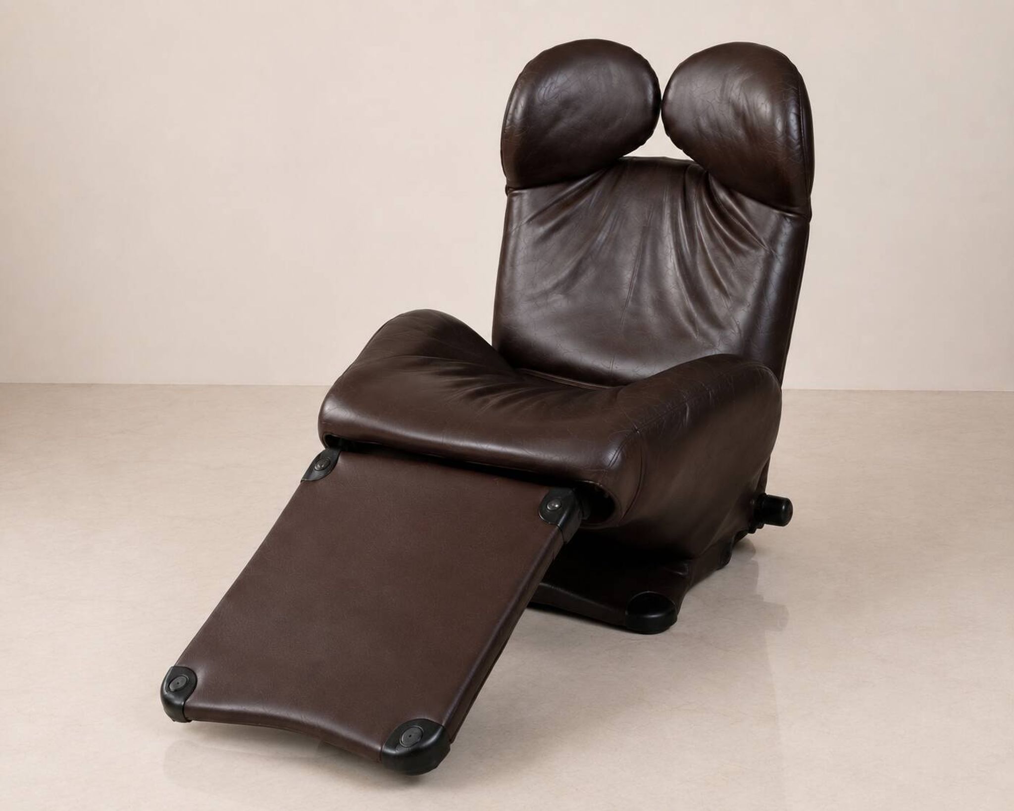"111 Wink" armchair in brown leather by Toshiyuki Kita for Cassina