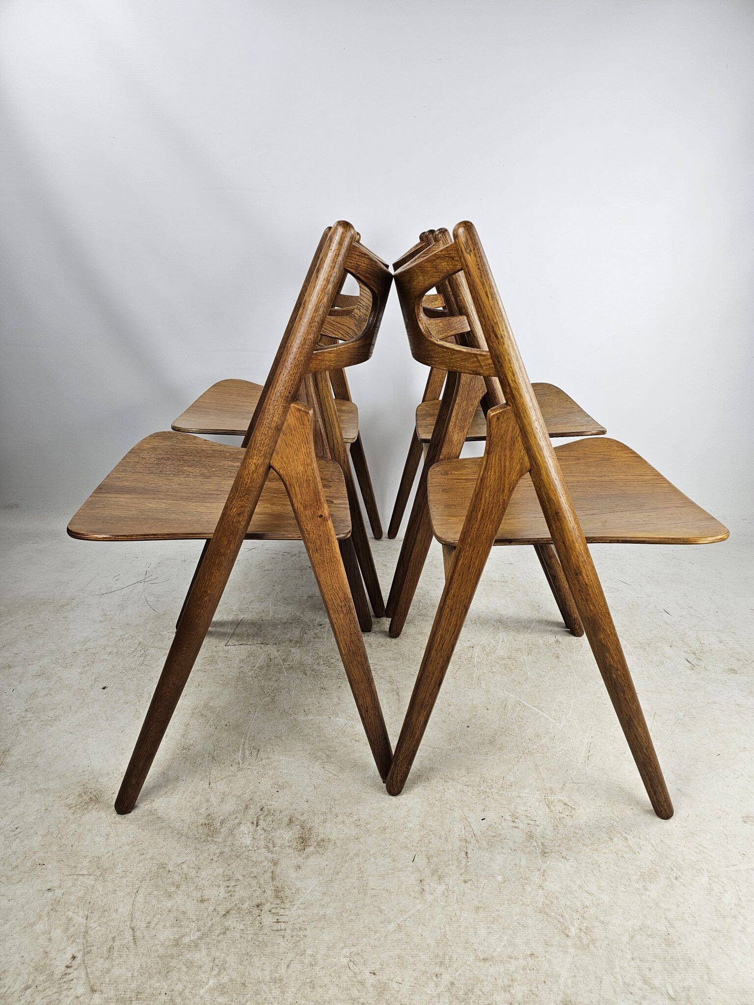 4 chaises Sawbuck de Hans Wegner, modèle CH29