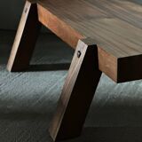 Table basse brutaliste en acajou